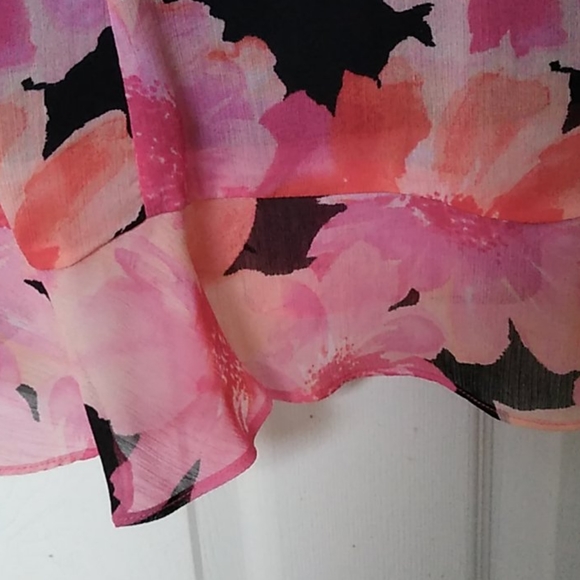 Beautiful floral dress - Picture 4 of 5